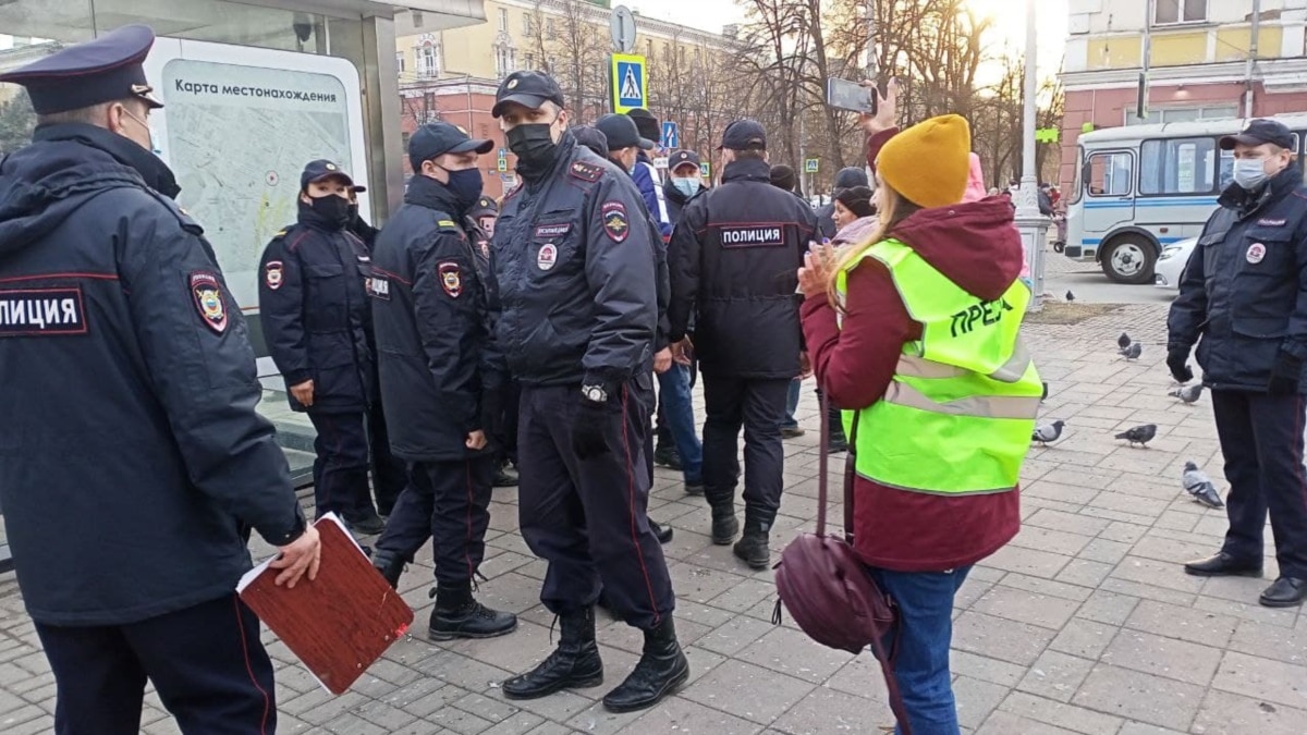 Полиция просит. Андрей Новашов Кемерово. Кемерово акция протеста в Кемерово. Андрей Новашов. Протесты в Москве.