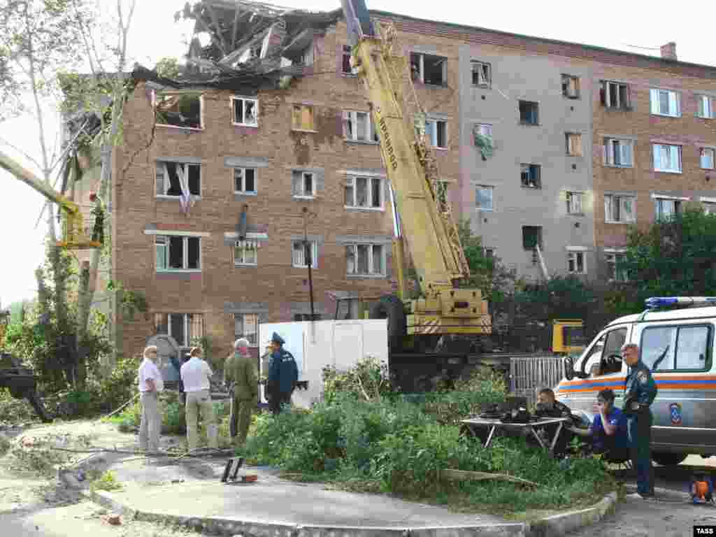 В результате взрыва бытового газа в Омске погибло два человеа