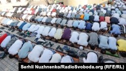 Дуа и праздничный намаз: как в Киеве мусульмане отметили Курбан-байрам в мечети «Ар-Рахма» (фотогалерея)