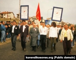 Protesta e studentëve më 1 tetor 1997. Fotografi e publikuar në uebsajtin zyrtar të Kuvendit të Kosovës.