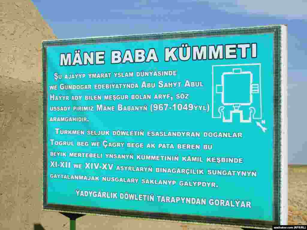 Mawzoleýiň ýanyndaky zyýaratçylar üçin ýadygärlik baradaky maglumatlar