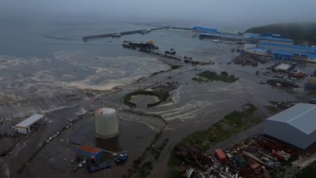 特撮 TSUNAMI Tsunami Hits Kamchatka Region Following 8.8-Magnitude Quake