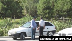 Turkmenistanskim policajcima je rečno da imaju rok do 25. decembra da uđu u formu