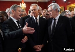 Starmer (stânga) este pe punctul de a deveni primul premier Laburist în Marea Britanie în 14 ani. Ultimul Laburist de la Downing Street nr. 10 a fost Gordon Brown (dreapta), în 2007-2010. Înaintea lui, Tony Blair (centru) a condus timp de zece ani.