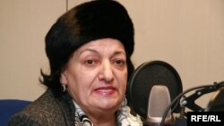 Эльмира Сулейманова в пражской студии РадиоАзадлыг, 26 ноября 2008   