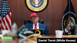 O fotografie difuzată de Casa Albă, înfățișându-l pe Donald Trump în Situation Room (Sale de Criză) în timpul bombardamentului american asupra siturilor nucleare iraniene, 21 iunie 2025
