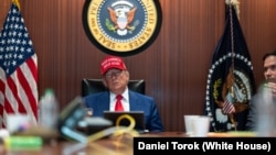 Президент США Дональд Трамп під час зустрічі у ситуаційній кімнаті Білого дому на вихідних
