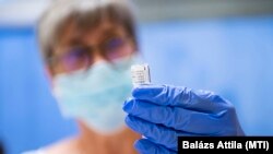 Україна очікує отримати близько 1 млн доз вакцини Comirnaty/Pfizer-BioNTech від COVID-19 до кінця липня, кажуть в МОЗ