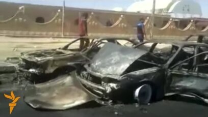 Iraqis Inspect Aftermath Of Syrian Air Strike