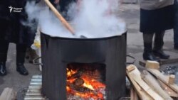 Кӯдаке, ки ба деги суманак афтод, дар бемористон ҷон дод