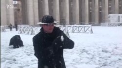 Священики влаштували снігову битву у Ватикані (відео)