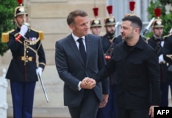 Президент Франції Емманюель Макрон і президент України Володимир Зеленський. Париж, 3 вересня 2025 року