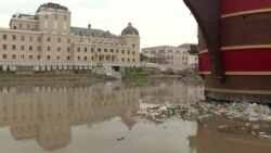 Вода во „Скопје 2014“, ѓубре во Вардар