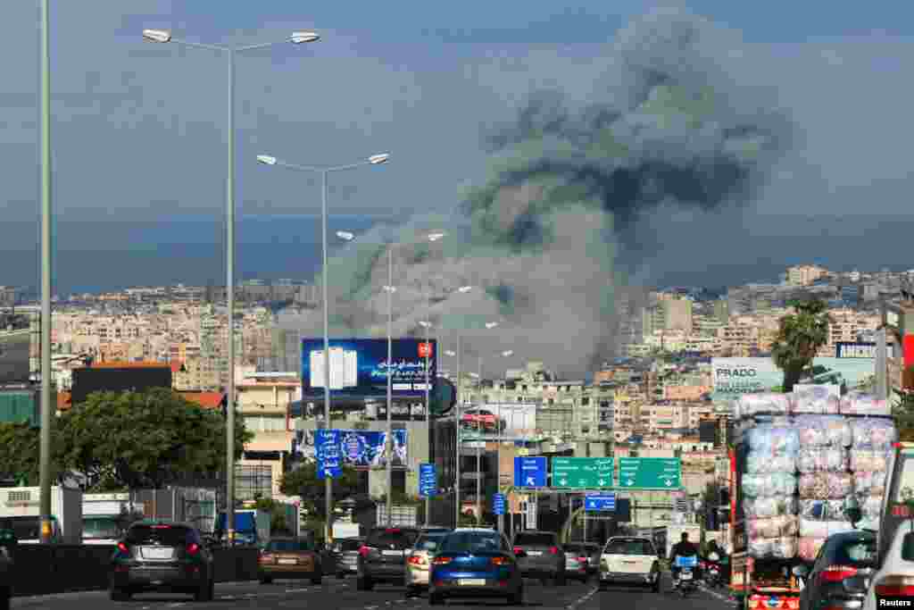 Дым поднимается после израильского удара по южным пригородам Бейрута, после эскалации конфликта между Хезболлой и Израилем на фоне американо-израильского конфликта с Ираном, Ливан, 4 марта 2026 года. REUTERS/Mohamed Azakir