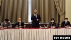 Руслан Казакбаев Анкара шаарында кыргызстандыктар менен жолугушту.