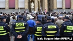 Акция «Грузинского марша» перед зданием парламента в Тбилиси, 14 мая 2018 г.
