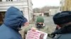Один из участников пикета против назначения омского врача Александра Мураховского главой областного Минздрава  