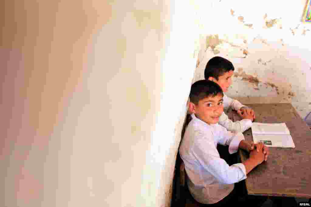 Ucqarlarda bəzi məktəblər #12