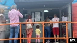 Снимка от избирателна секция във Великобритания по време на изборите през 2021 г.