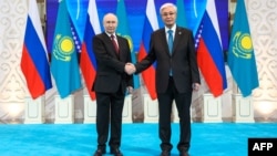 Президенти Казахстану і Росії Касим-Жомарт Токаєв і Володимир Путін в Астані, 28 травня 2026 року