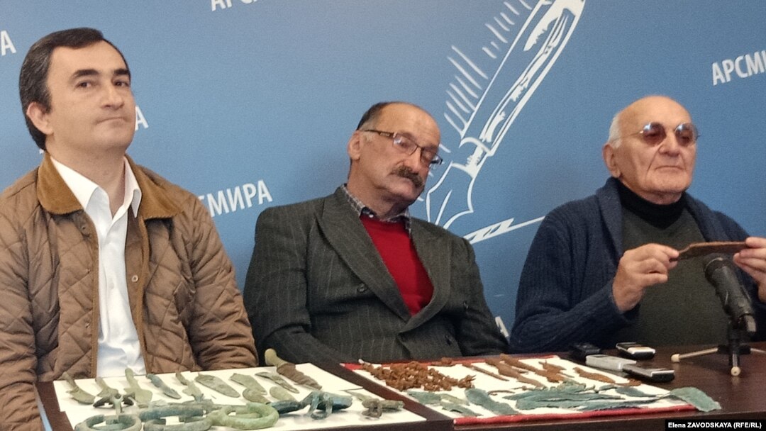 Слева направо: Астамур Айба, Гарик Сангулия, Олег Бгажба