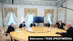 RUSSIA, ST PETERSBURG - OCTOBER 21, 2026: Russia's President Vladimir Putin (L), US Special Presidential Envoy Steve Witkoff