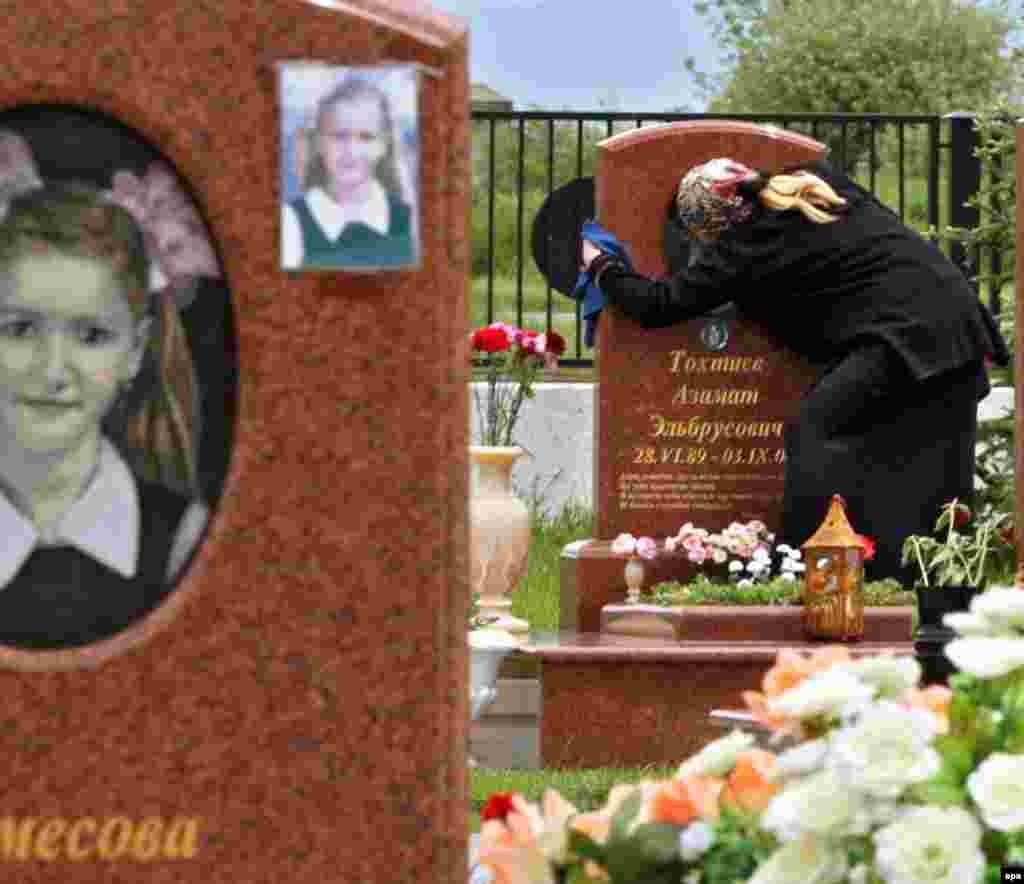 The cemetery in Beslan where the victims were buried (epa file photo) - "We are constantly being told how to act," Kesayeva says. "We're told we must act in a dignified manner, remain silent.... I wouldn't be surprised if by the fourth anniversary [of the tragedy], one of us will be in prison or in a psychiatric hospital. As time goes by, those responsible for the tragedy are acting with growing insolence and impunity." (By Claire Bigg)