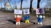 Russia -- tiny protestors in Russia 