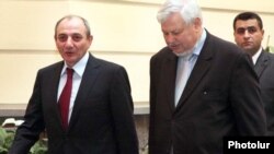 Amenia -- Nagorno-Karabakh President Bako Sahakian (L) is pictured after holding talks in Yerevan with Lithuanian Foreign Minister and OSCE Chairman-in-Office Audronius Azubalis, 18Mar2011.