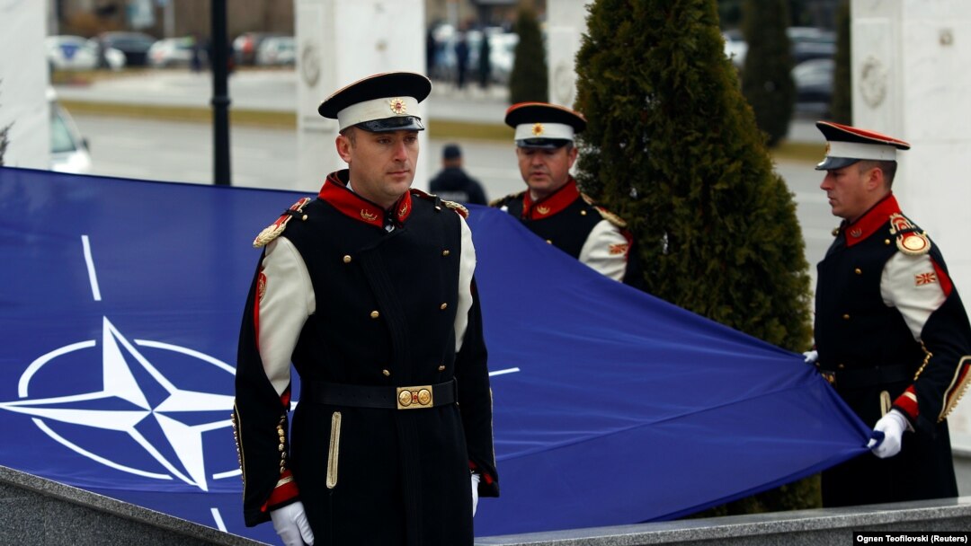 Podizanje zastave NATO-a u Skoplju 