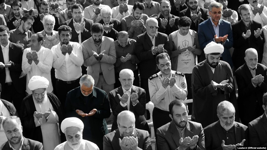 سعید عابد و قاسم سلیمانی در نماز عید فطر ۹۷