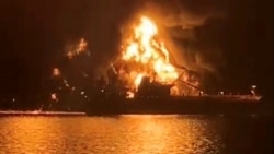 Un petrolier irakian a fost lovit în apele teritoriale ale țării de bărci iraniene încărcate cu explozibil. 