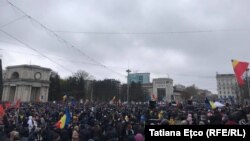 Мітинг скликала новообрана президентка Молдови Мая Санду, яка виступає за тісніші відносини з Європейським союзом