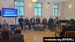 Падчас дыскусіі аб інтэлектыальнай спадчыне Ежы Гедройця. Дэпутат Сейма Літвы Баранавас, віцэ-маршалак Сената Польшчы Групіньскі, мадэратары Лапата і Нікжэнтайціс, былы рэдактар "Газэты выборчай" Міхнік, дэпутат Вярхоўнай Рады Ўкраіны Рублёў, дарадца Ціханоўскай Вячорка.