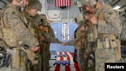 Сред жертвите на атентата в Кабул на 26 август са 13 американски военнослужещи. Техните тленни останки бяха транспортирани в САЩ