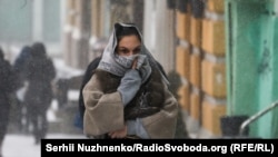 У той час як в усіх регіонах очікуються дощі, у Донецькій, Луганській, Харківській, Чернігівській та Сумській областях прогнозуються дощі зі снігом