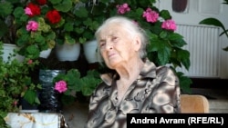 Dorina Șerbănescu (93 de ani), localnică din Marginea Pădurii, comuna Jugureni, Prahova.