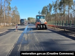Проведення ремонтних робіт на дорогах України