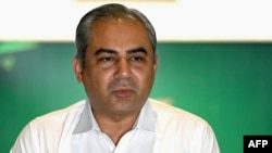 د پاکستان کورنیو چارو وزیر محسن نقوي په لاهور کې خبري غونډې ته وینا کوي - د سېپټېمبر ۱۷مې انځور.