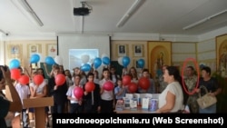 Арсен Шевкетов в школе Симферополя № 25, сентябрь 2017 года