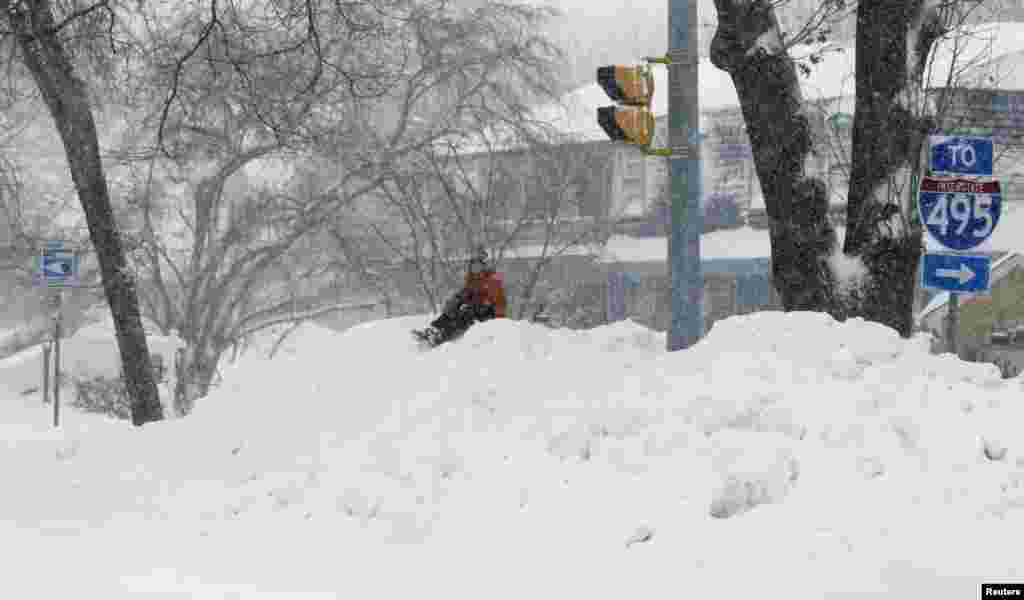 Улицы городов Восточного побережья США завалены снегом