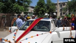 A car decorated for the bride and groom in Ashgabat. (file photo)