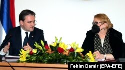 Nikola Selaković i Bisera Turković, šefovi diplomatije Srbije i BiH, na konferenciji za novinare u Sarajevu 17. marta 2021.