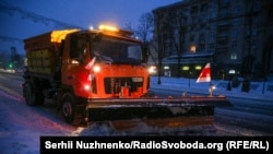 У Київ великогабаритний транспорт все ще не допускають, щоб не заважати роботі снігоприбиральної техніки