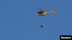 Тауда құлаған спортшы Линдси Воннды тікұшаққа көтеріп жатқан сәт. Беллуно. 8 ақпан 2026 жыл.