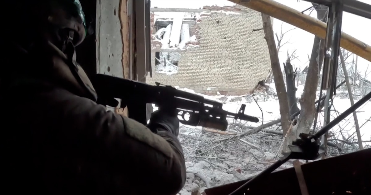 Ukrainian Soldiers Who Were Surrounded By Russians Held Out For 35 ...