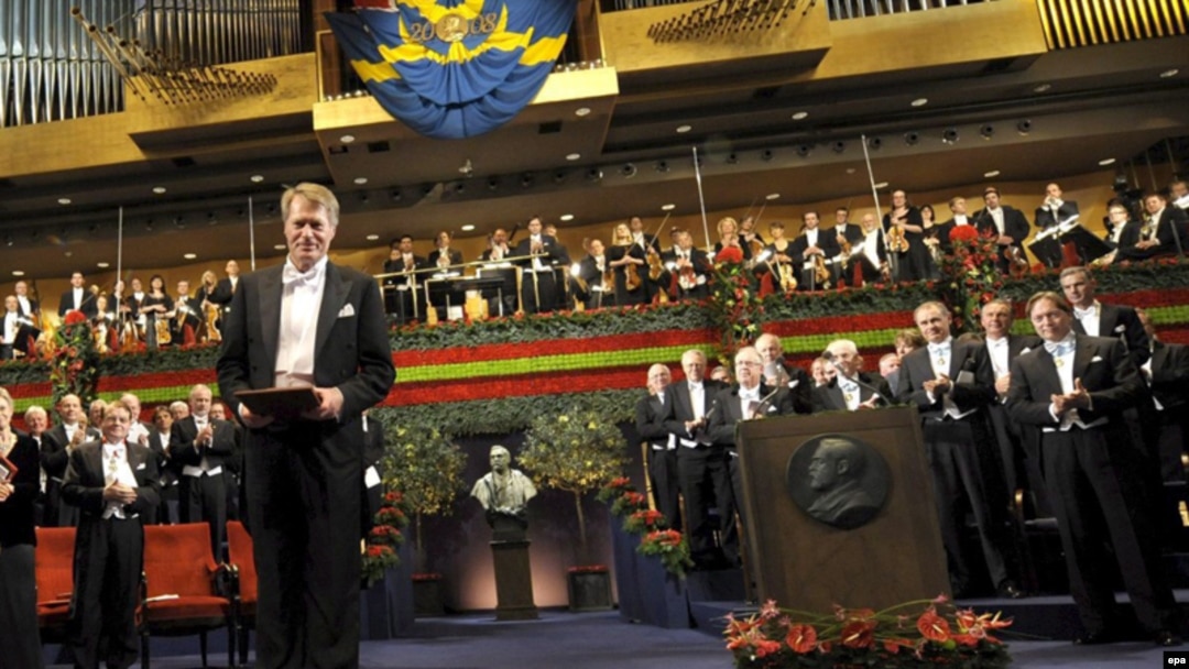 Ədəbiyyat üzrə Nobel mükafatı fransız yazıçısı Jan-Mari Qustav Le Klezioya verilir. Stokholm, 10 dekabr 2008