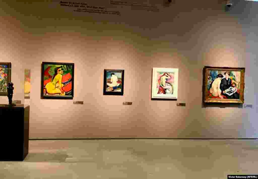 Imagine din expoziția &bdquo;Inspiration Matisse&rdquo;, cu pânze (de la stg. la dr.) de Max Pechstein, August Macke, George Braque și Henri Manguin.