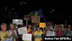 În 27 august 2017 câteva sute de oameni au protestat la Bucureşti împotriva modificărilor aduse legilor justiției