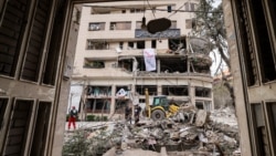 نمایی از تخریب ساختمانی در تهران بر اثر بمباران‌ آمریکا و اسرائیل که مقر شبکهٔ تلویزیونی «العربی» قطر بود